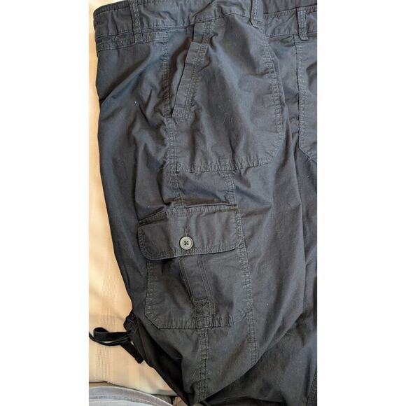 St John's Bay Women's plus Bermuda Cargo Shorts Black size 30W - Picture 5 of 10